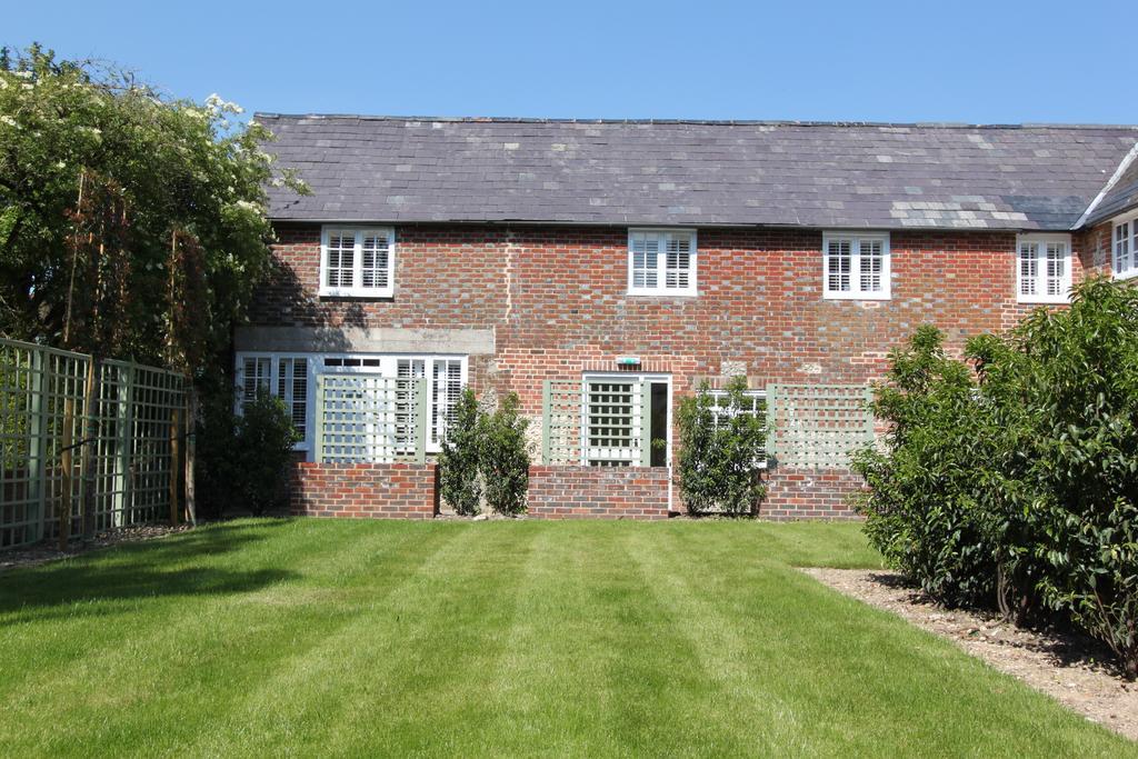 Woodstock Suites Charlton  Bagian luar foto
