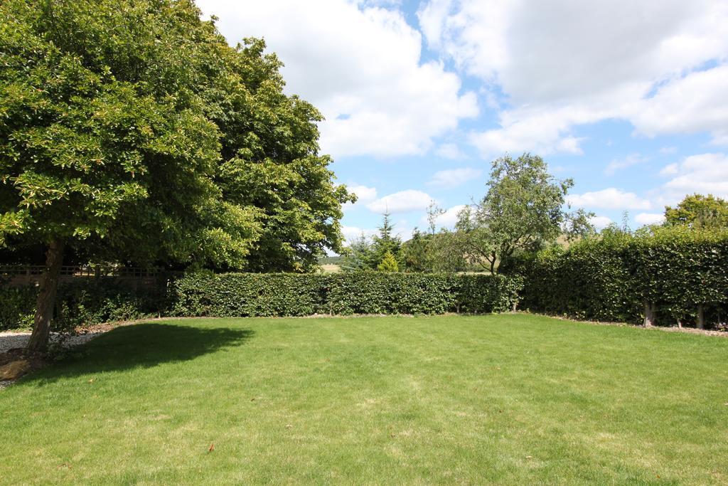 Woodstock Suites Charlton  Bagian luar foto