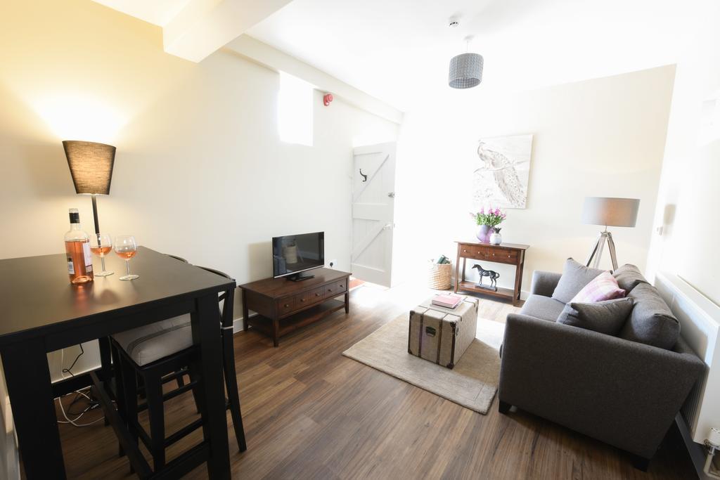 Woodstock Suites Charlton  Bagian luar foto