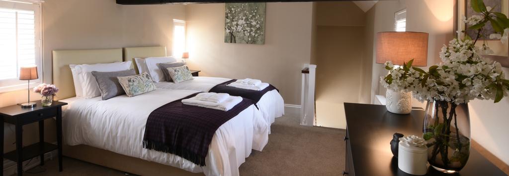 Woodstock Suites Charlton  Bagian luar foto