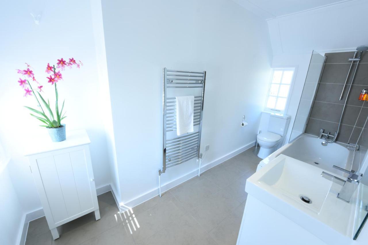 Woodstock Suites Charlton  Bagian luar foto